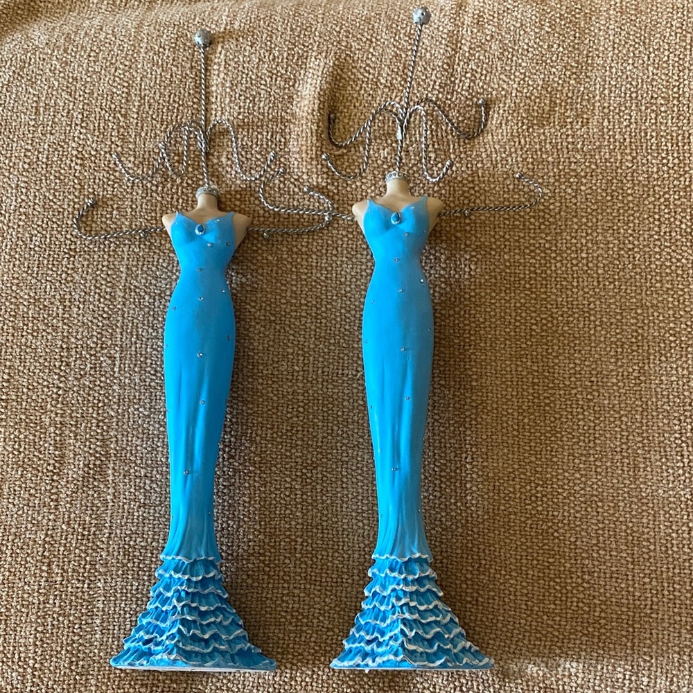 16 inch blue jewelry holder with little sparkles on the blue gown